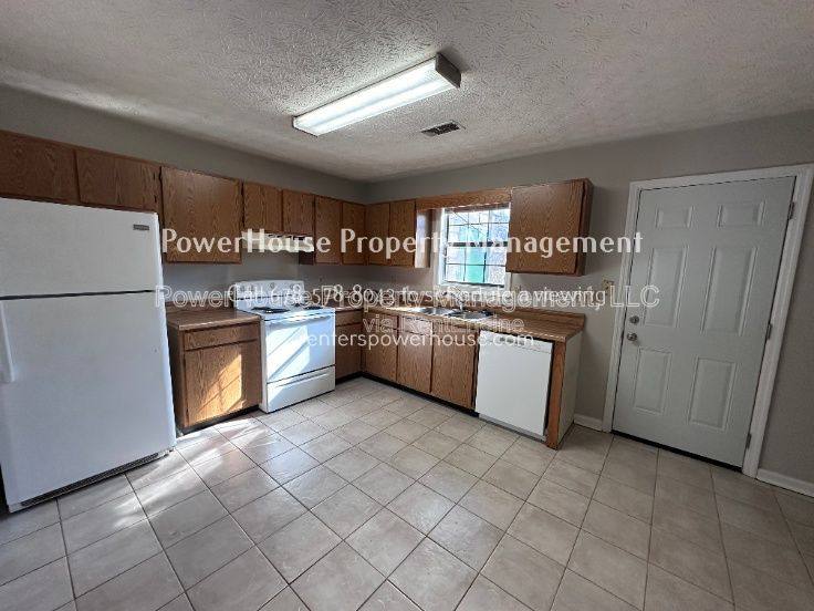 Townhouse for rent at 502 Oakwood Court, Woodstock, GA 30188