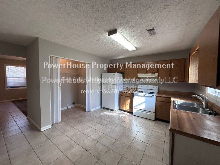 Townhouse for rent at 502 Oakwood Court, Woodstock, GA 30188