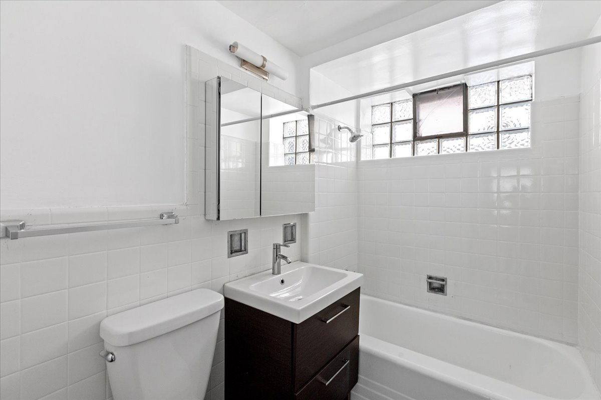 Apartment for rent at 6705 N California Ave #54-GN, Chicago, IL 60645