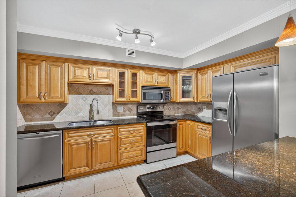 Townhouse for rent at 382 Golfview Rd #C, North Palm Beach, FL 33408