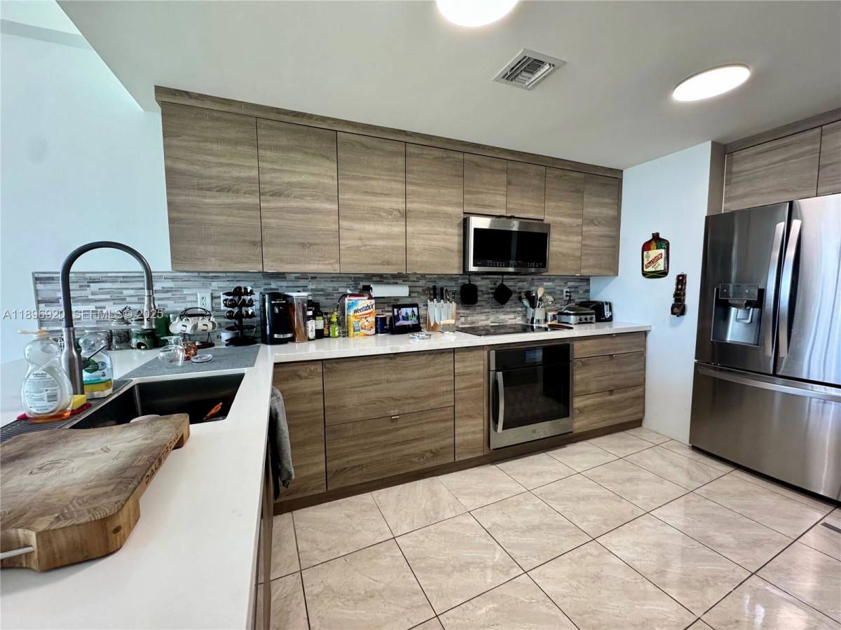 Condo for rent at 6580 Indian Creek Dr #404, Miami Beach, FL 33141