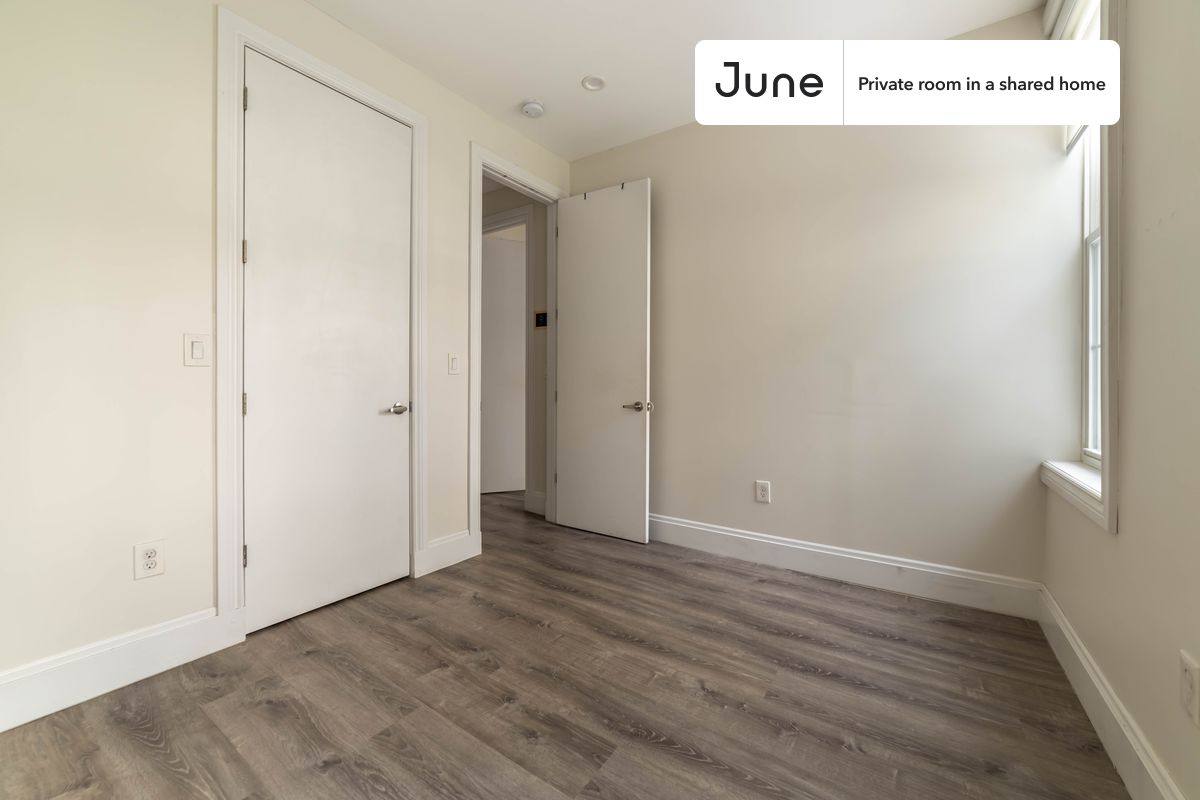 Apartment for rent at 39A Broome St, Brooklyn, NY 11222