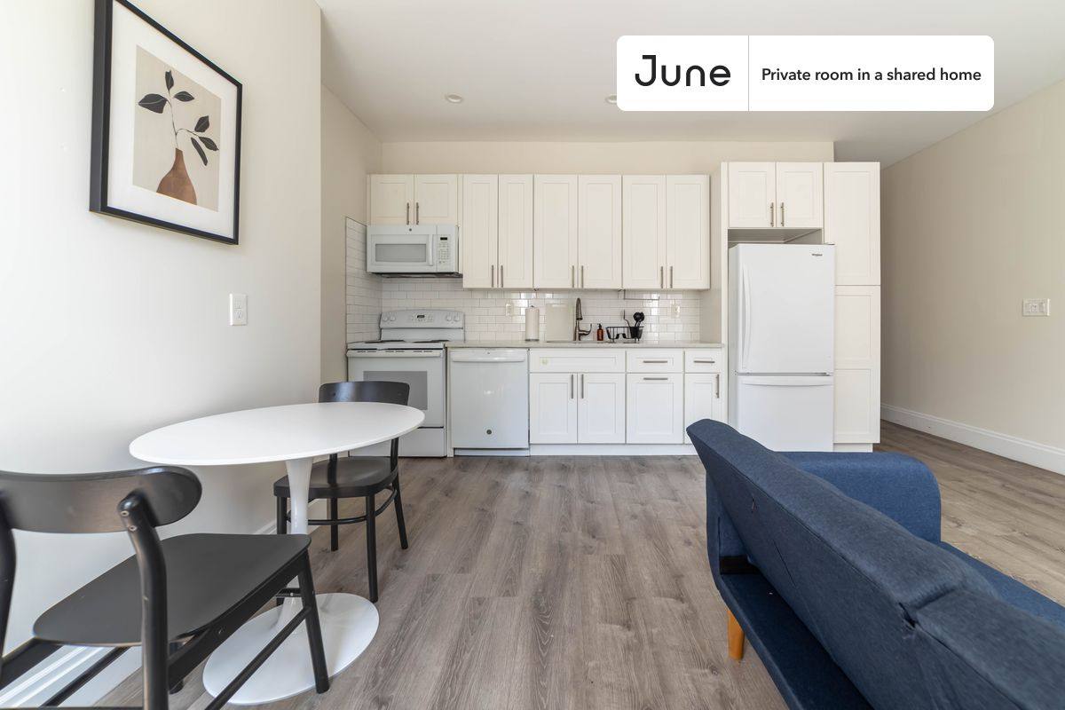 Apartment for rent at 39A Broome St, Brooklyn, NY 11222