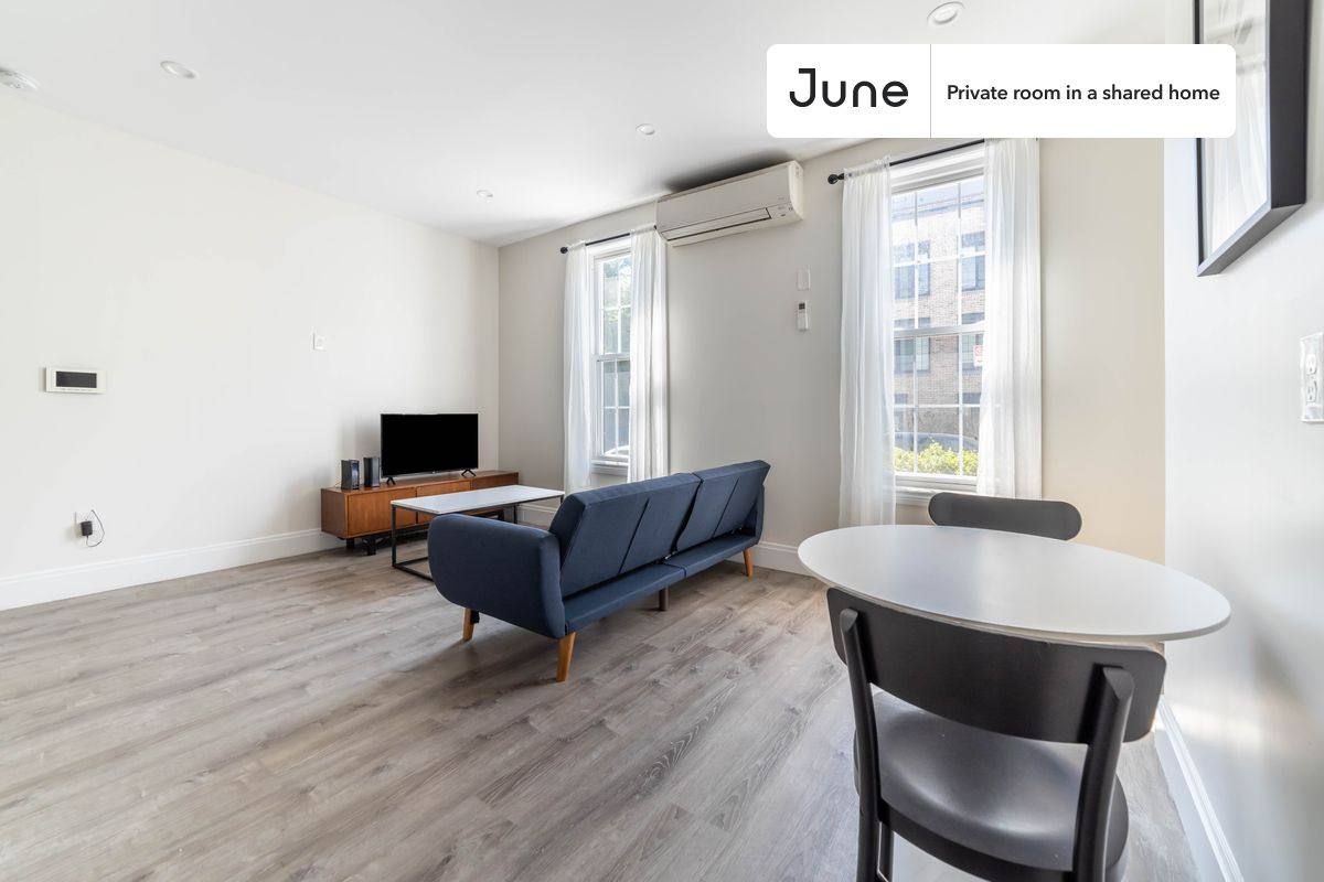 Apartment for rent at 39A Broome St, Brooklyn, NY 11222