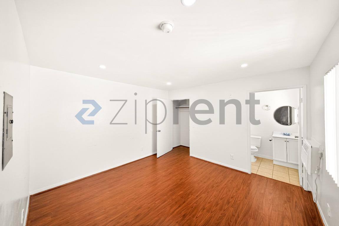 Apartment for rent at 843 S Ardmore Ave #204, Los Angeles, CA 90005