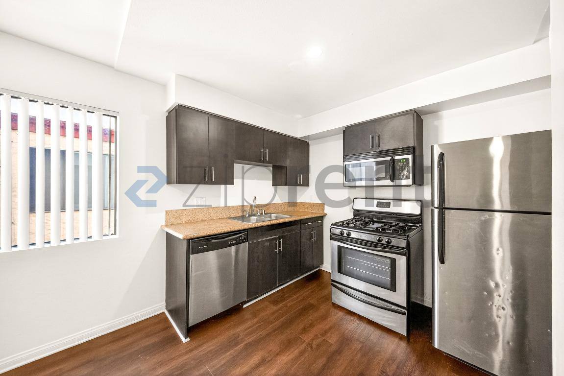 Apartment for rent at 843 S Ardmore Ave #204, Los Angeles, CA 90005