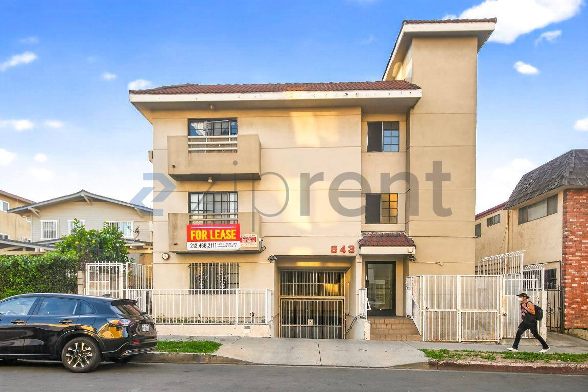 Apartment for rent at 843 S Ardmore Ave #204, Los Angeles, CA 90005