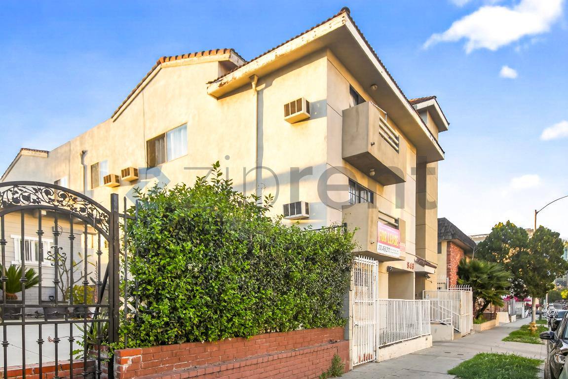 Apartment for rent at 843 S Ardmore Ave #204, Los Angeles, CA 90005