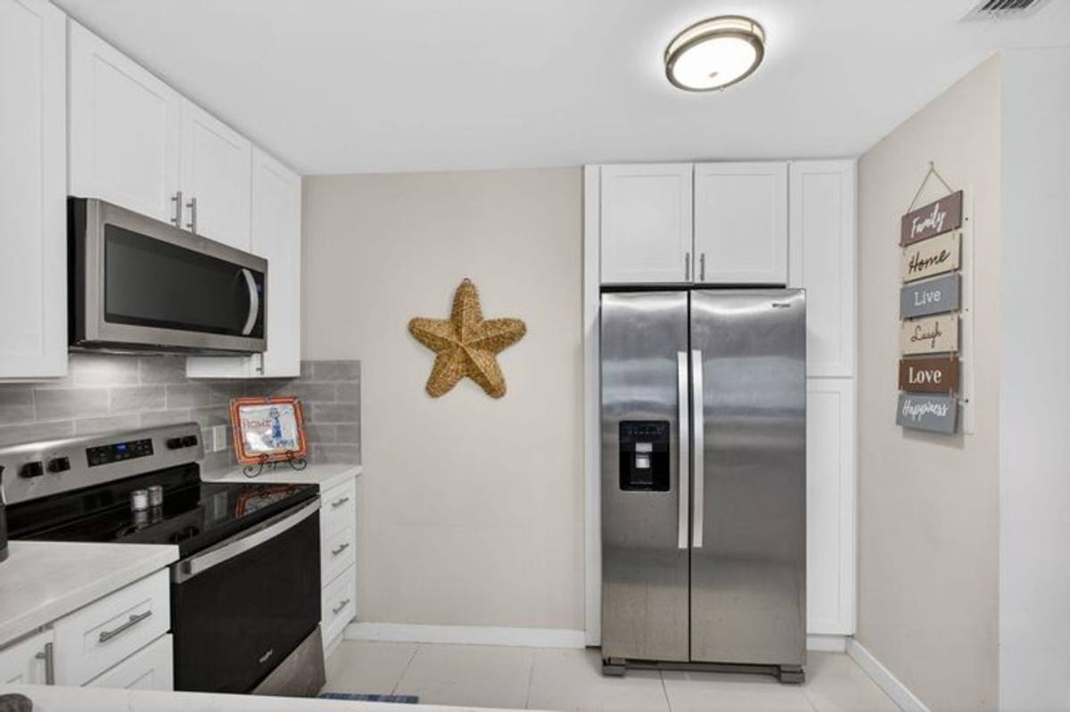 House for rent at 2320 Treasure Isle Dr, Palm Beach Gardens, FL 33410