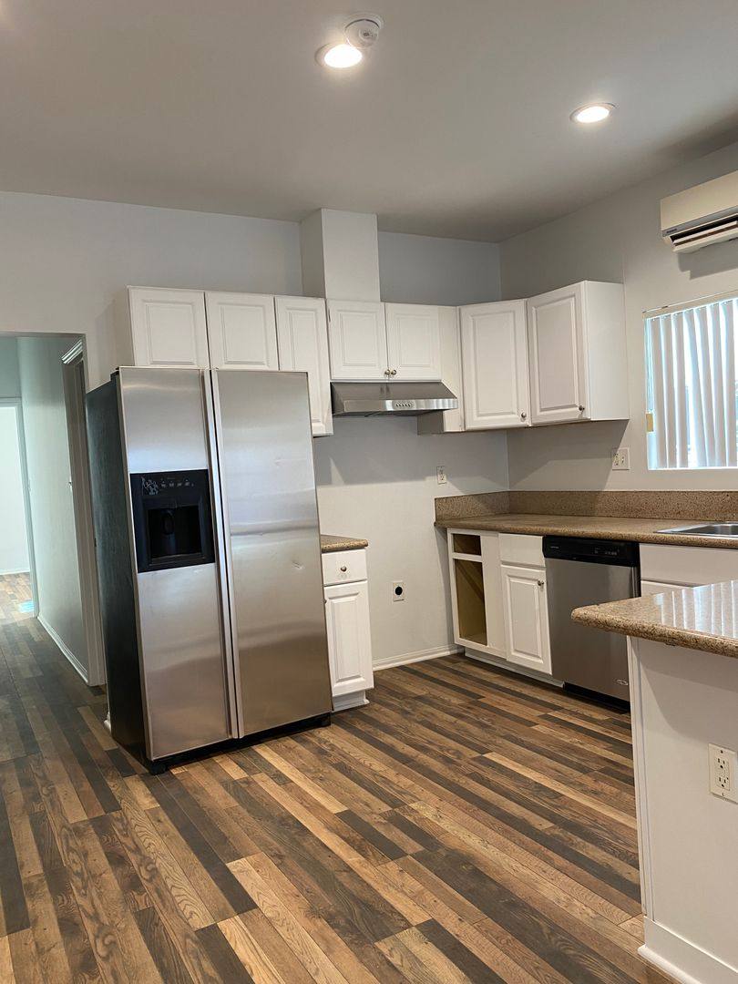 Apartment for rent at 2625 - 2627 1 2 Wellington Rd, Los Angeles, CA 90016