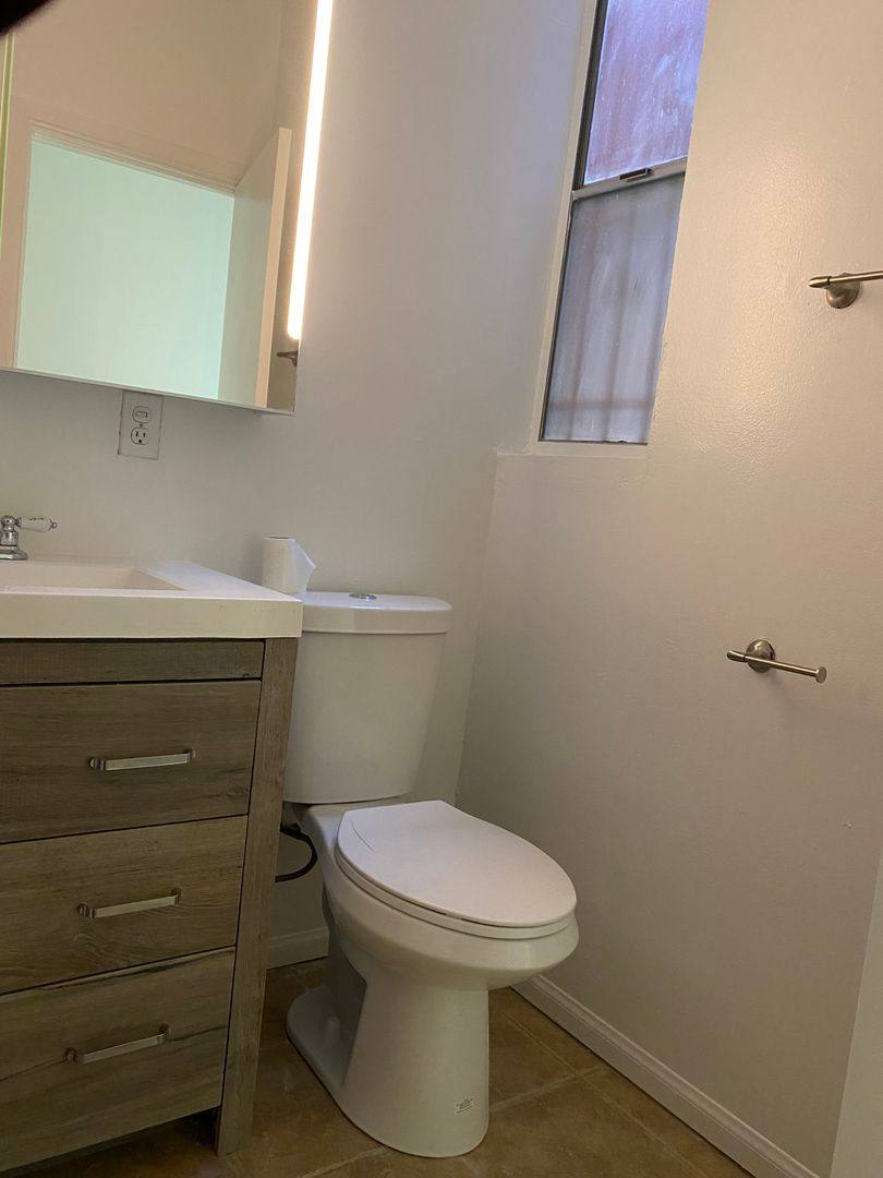 Apartment for rent at 2625 - 2627 1 2 Wellington Rd, Los Angeles, CA 90016