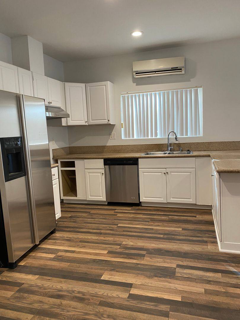 Apartment for rent at 2625 - 2627 1 2 Wellington Rd, Los Angeles, CA 90016