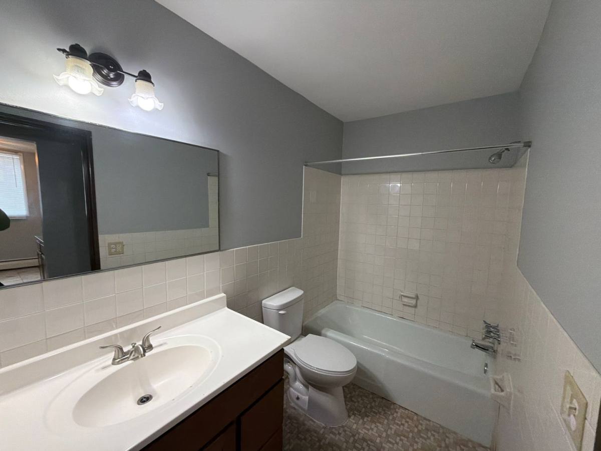 Apartment for rent at 1542 Marion St, Saint Paul, MN 55117