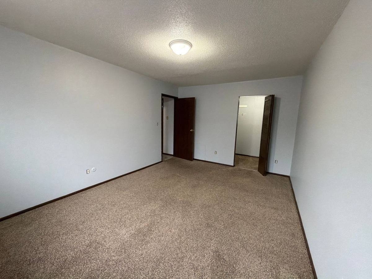 Apartment for rent at 1542 Marion St, Saint Paul, MN 55117