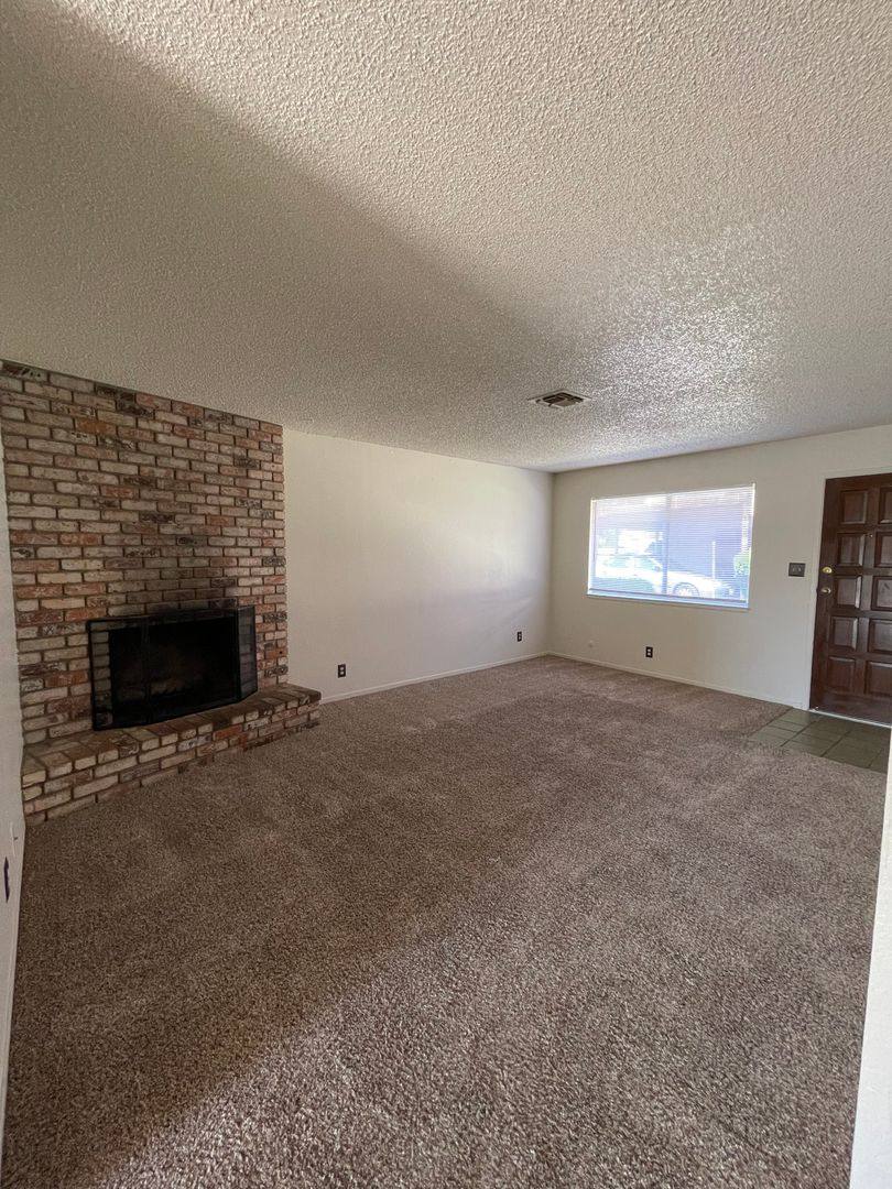 Apartment for rent at 291 W Alexander Ave, Merced, CA 95348