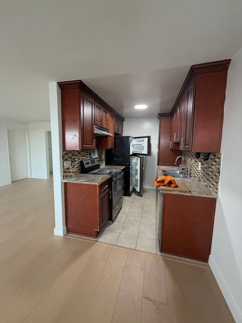 Apartment for rent at 1018 9th St, Santa Monica, CA 90403