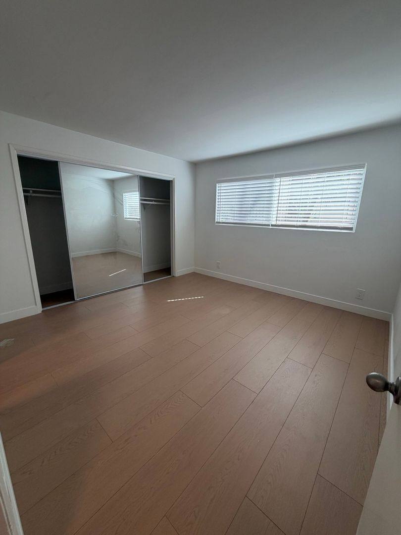 Apartment for rent at 1018 9th St, Santa Monica, CA 90403