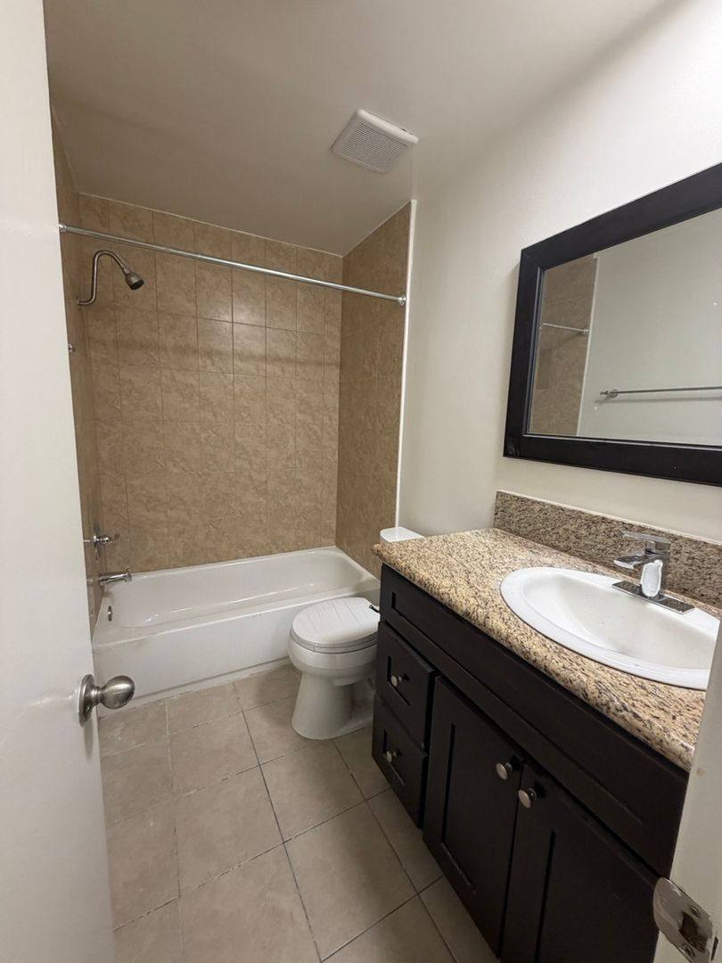Apartment for rent at 1018 9th St, Santa Monica, CA 90403