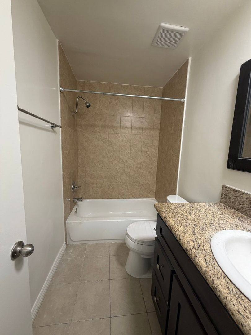 Apartment for rent at 1018 9th St, Santa Monica, CA 90403