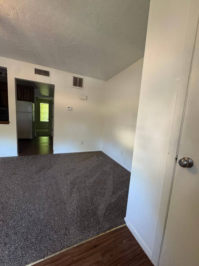 Apartment for rent at 204 W Gooch St, Palestine, TX 75801