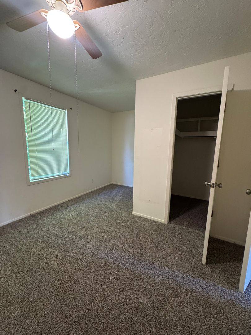 Apartment for rent at 204 W Gooch St, Palestine, TX 75801