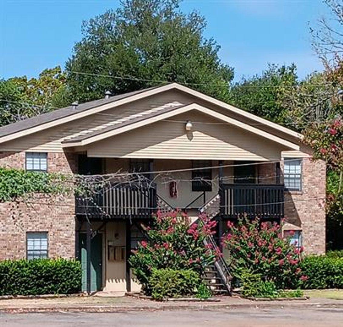 Apartment for rent at 204 W Gooch St, Palestine, TX 75801