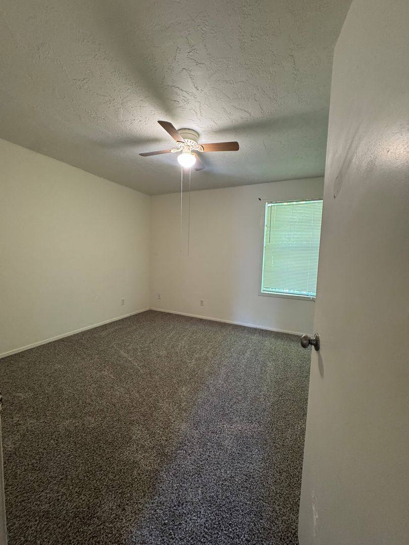 Apartment for rent at 204 W Gooch St, Palestine, TX 75801