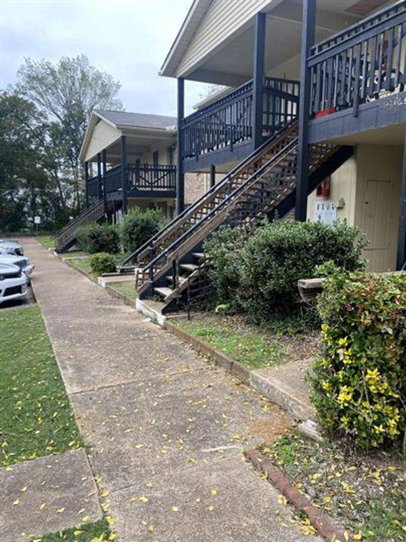 Apartment for rent at 204 W Gooch St, Palestine, TX 75801