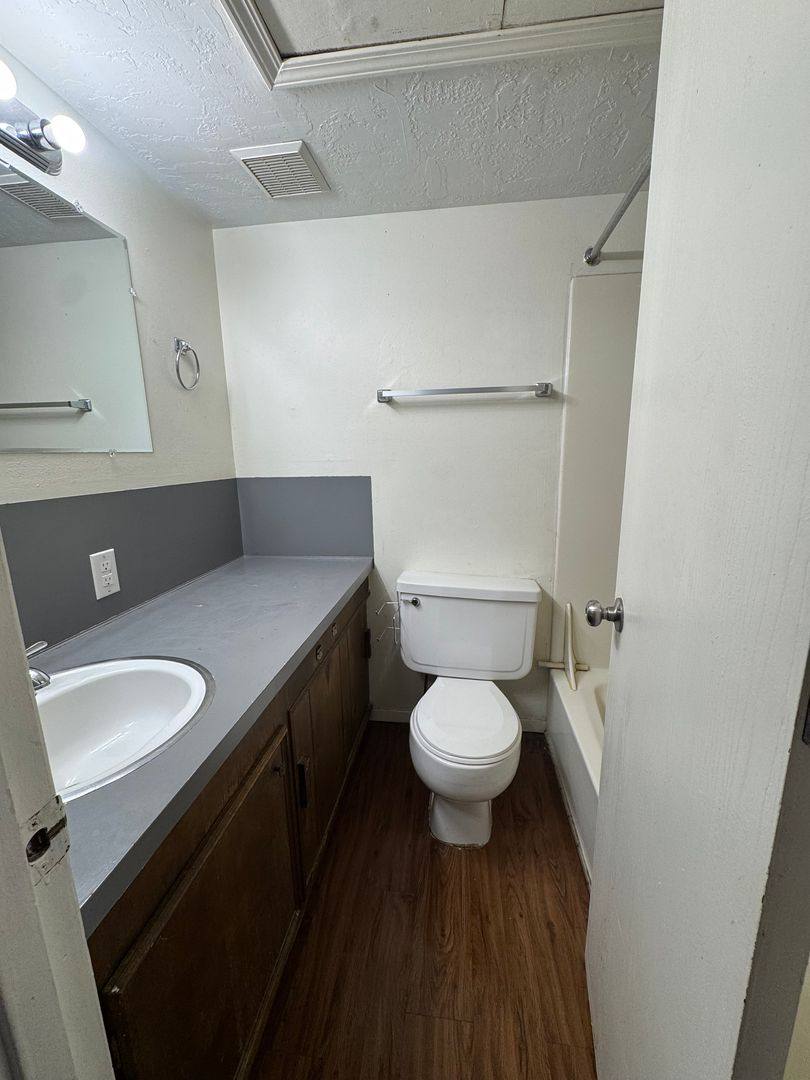 Apartment for rent at 204 W Gooch St, Palestine, TX 75801
