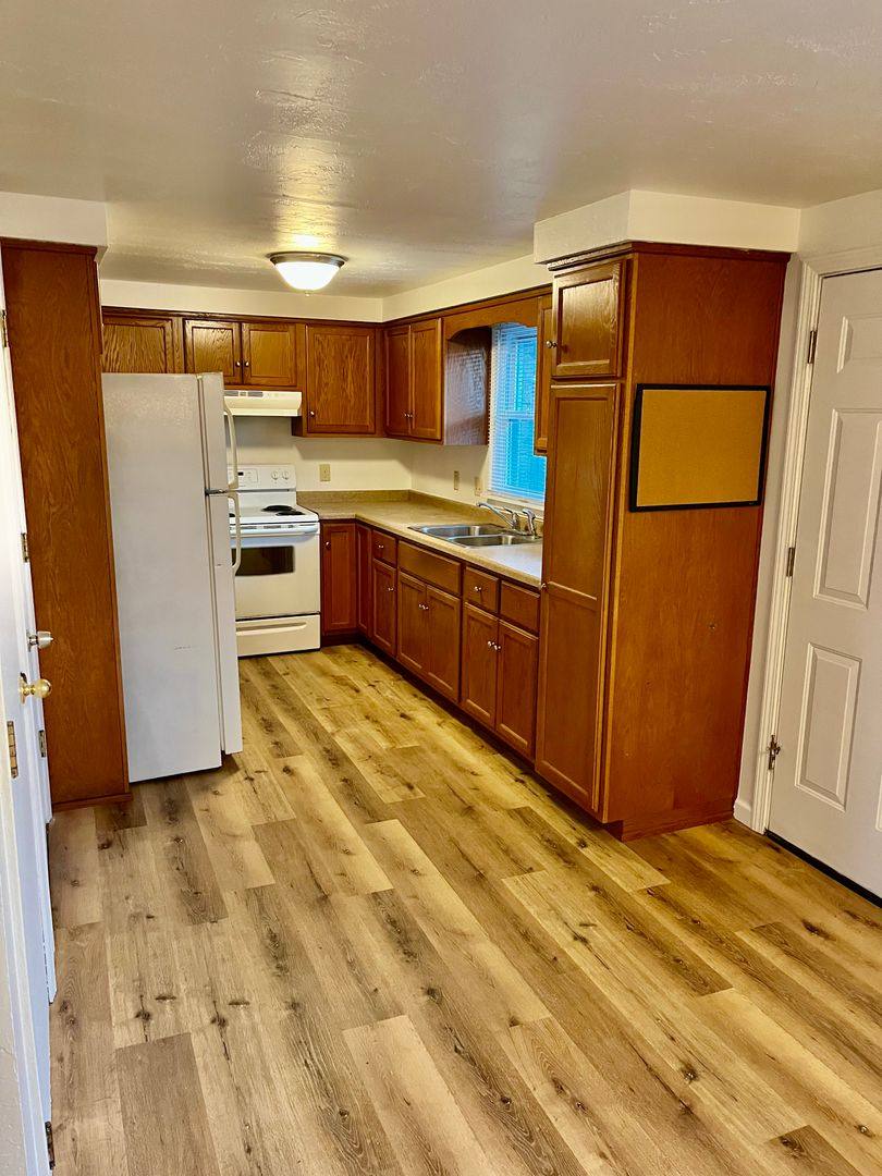 Apartment for rent at 1708-1712 Amy St, Green Bay, WI 54302