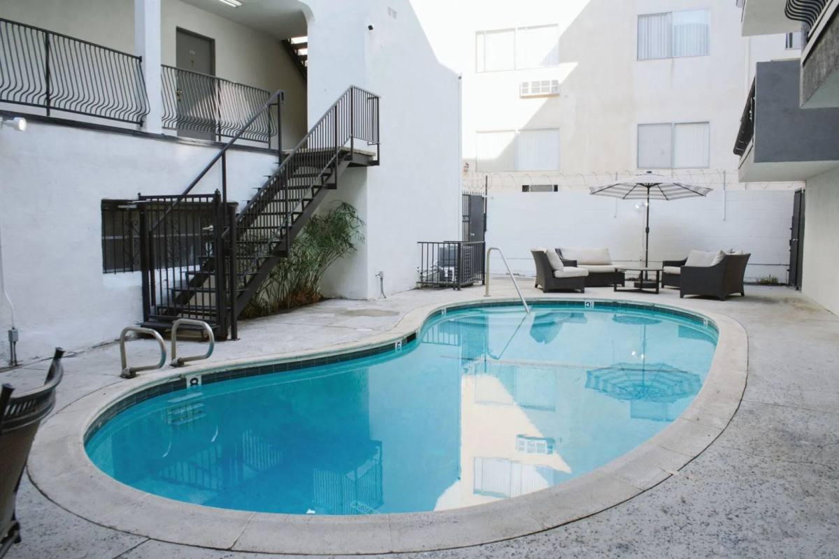 Apartment for rent at 12325 Chandler Blvd, Valley Village, CA 91607