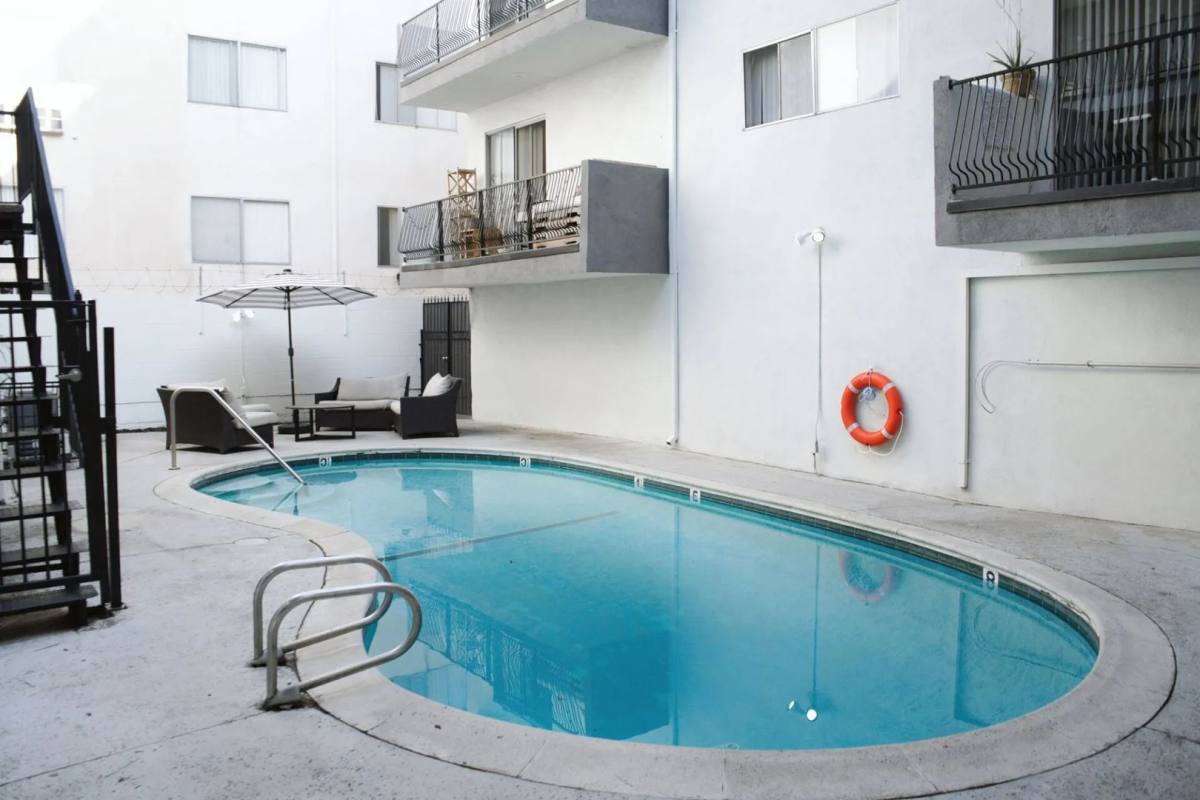 Apartment for rent at 12325 Chandler Blvd, Valley Village, CA 91607