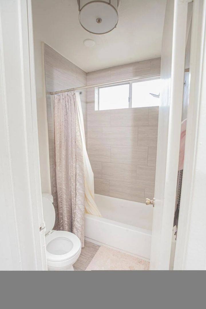 Apartment for rent at 12325 Chandler Blvd, Valley Village, CA 91607
