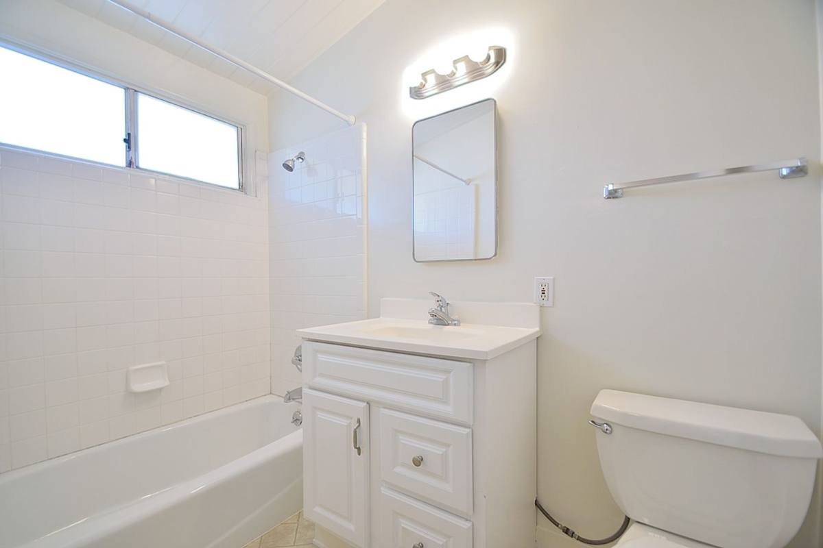 Apartment for rent at 2504 Aviation Blvd, Redondo Beach, CA 90278