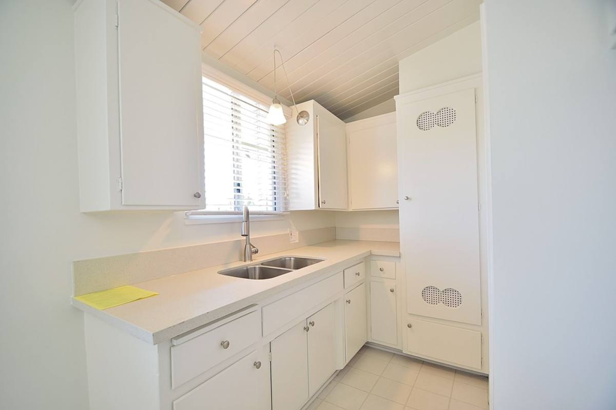 Apartment for rent at 2504 Aviation Blvd, Redondo Beach, CA 90278
