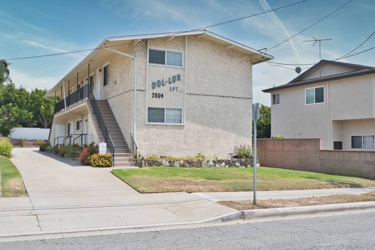Apartment for rent at 2504 Aviation Blvd, Redondo Beach, CA 90278