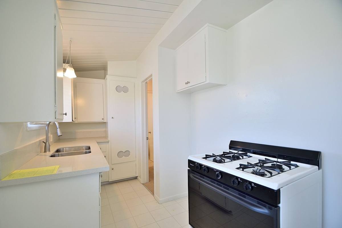 Apartment for rent at 2504 Aviation Blvd, Redondo Beach, CA 90278