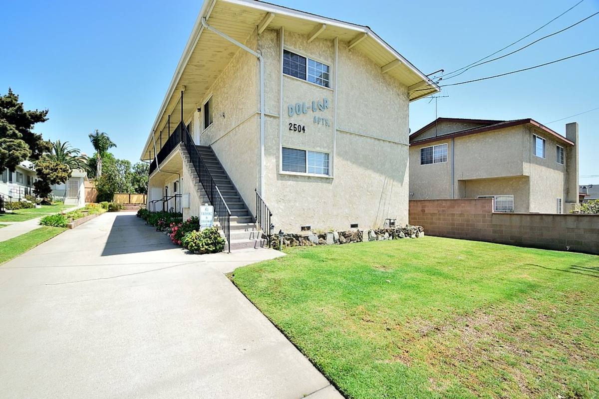 Apartment for rent at 2504 Aviation Blvd, Redondo Beach, CA 90278