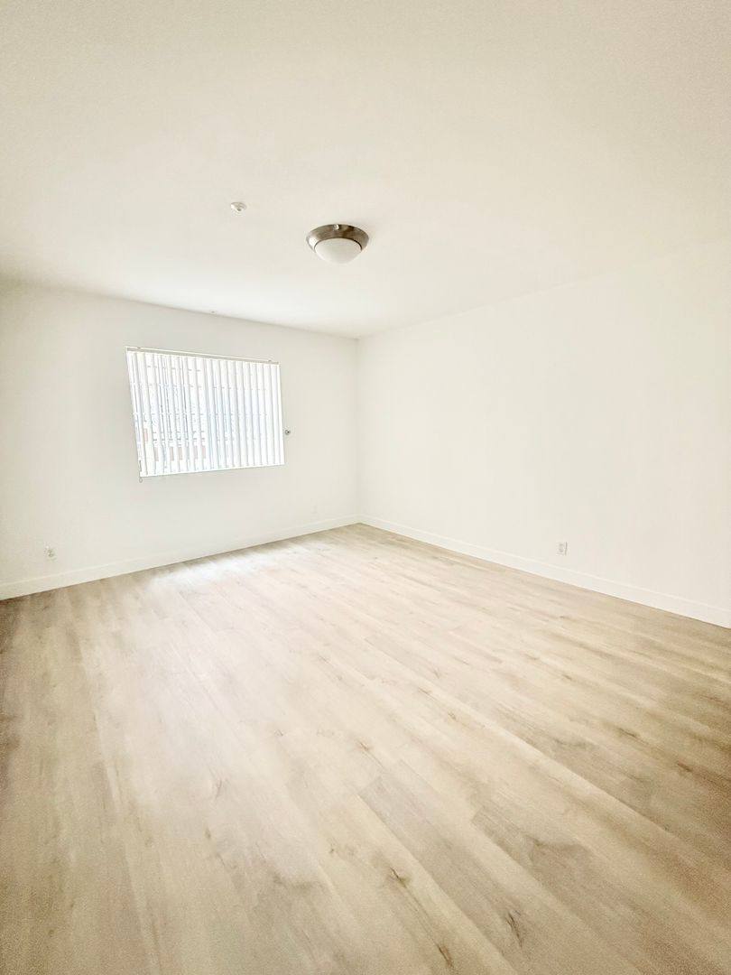 Apartment for rent at 715 S Oxford Ave, Los Angeles, CA 90005