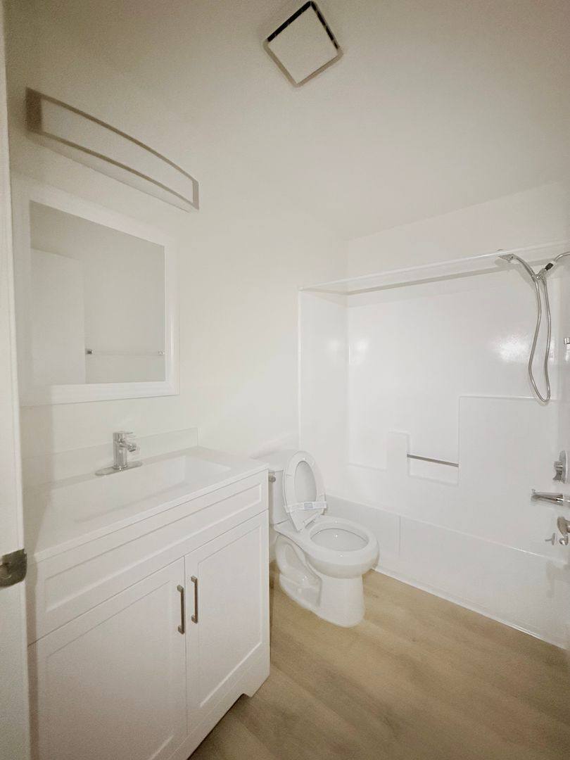 Apartment for rent at 715 S Oxford Ave, Los Angeles, CA 90005