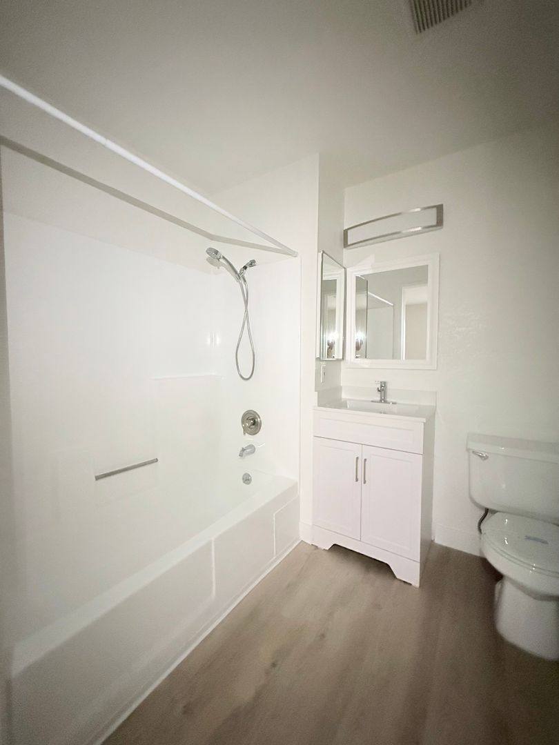 Apartment for rent at 715 S Oxford Ave, Los Angeles, CA 90005