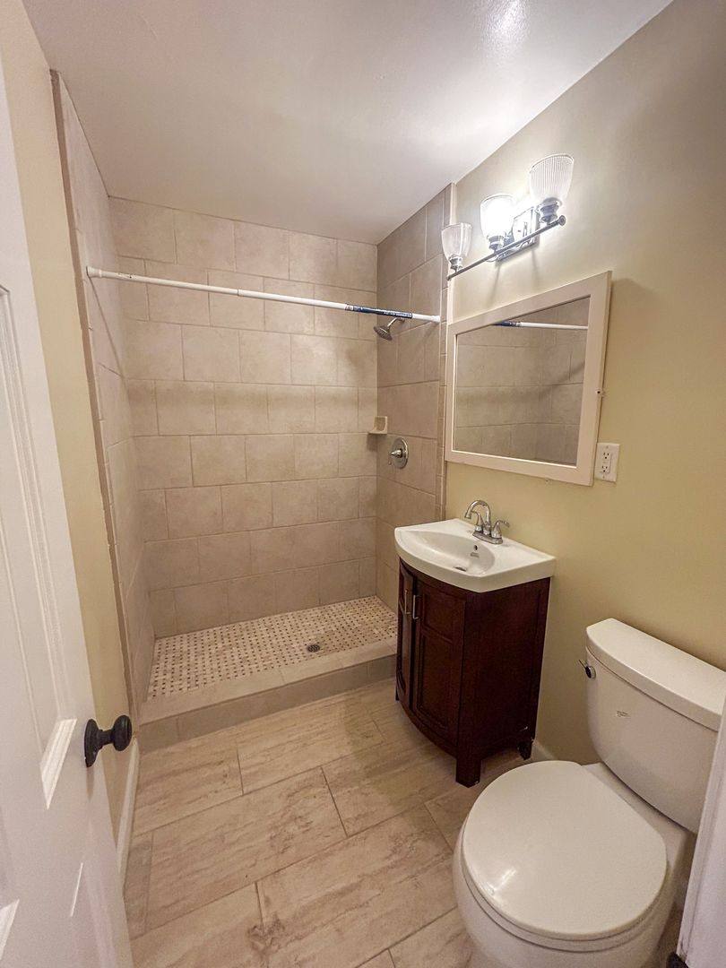 Apartment for rent at 3910 Coco Ave, Los Angeles, CA 90008