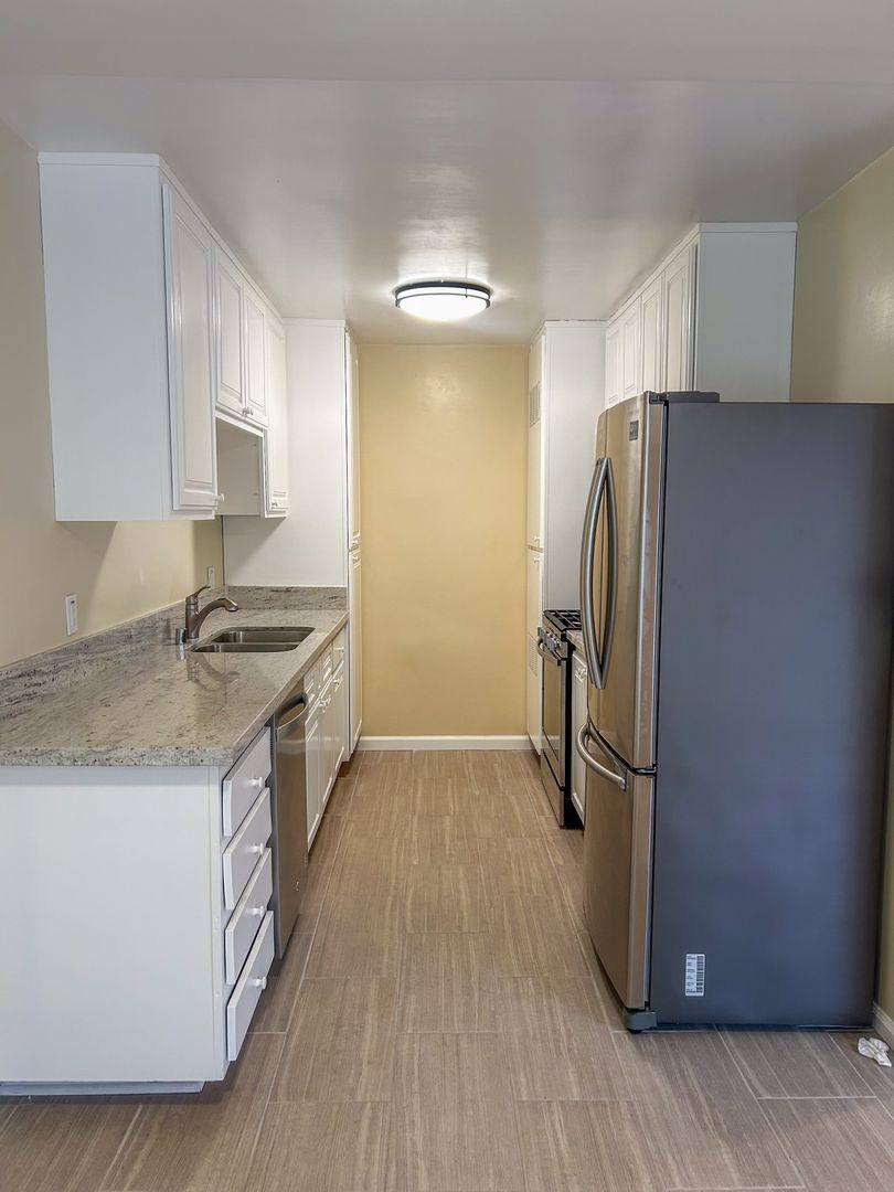 Apartment for rent at 3910 Coco Ave, Los Angeles, CA 90008