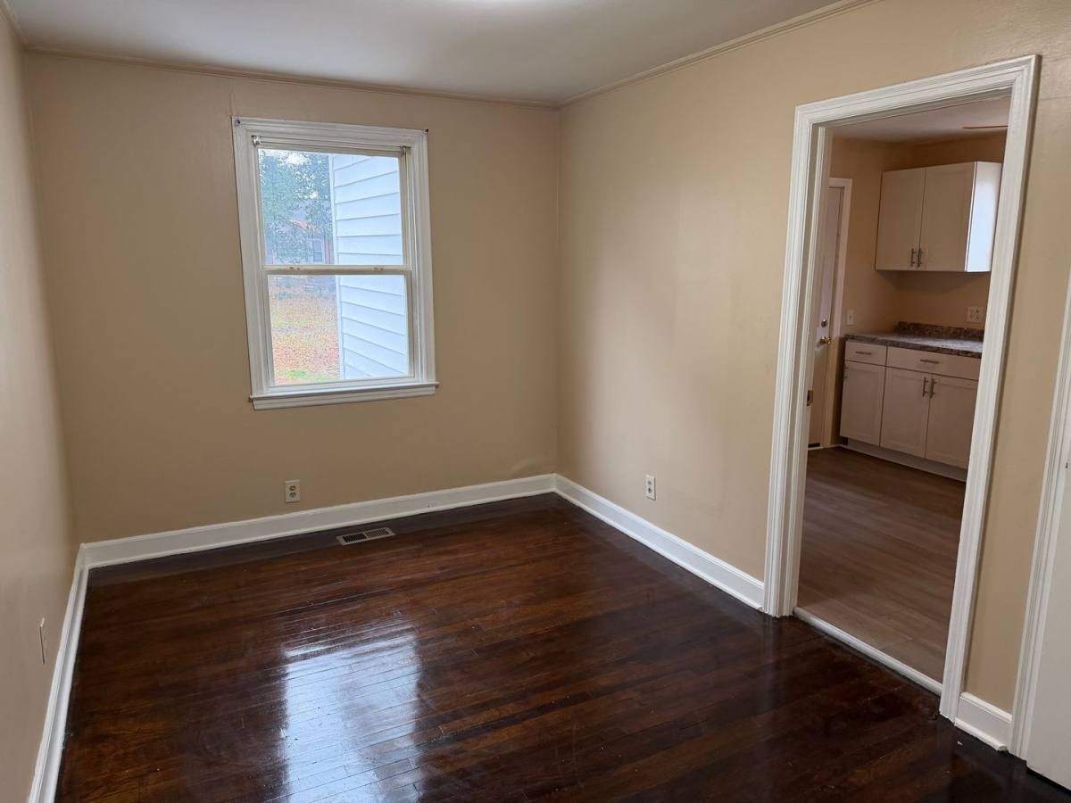 House for rent at 1011 Lomond Ave, Charlotte, NC 28206