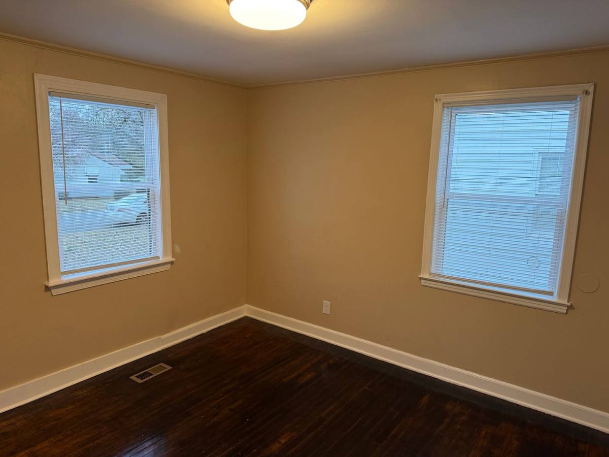 House for rent at 1011 Lomond Ave, Charlotte, NC 28206