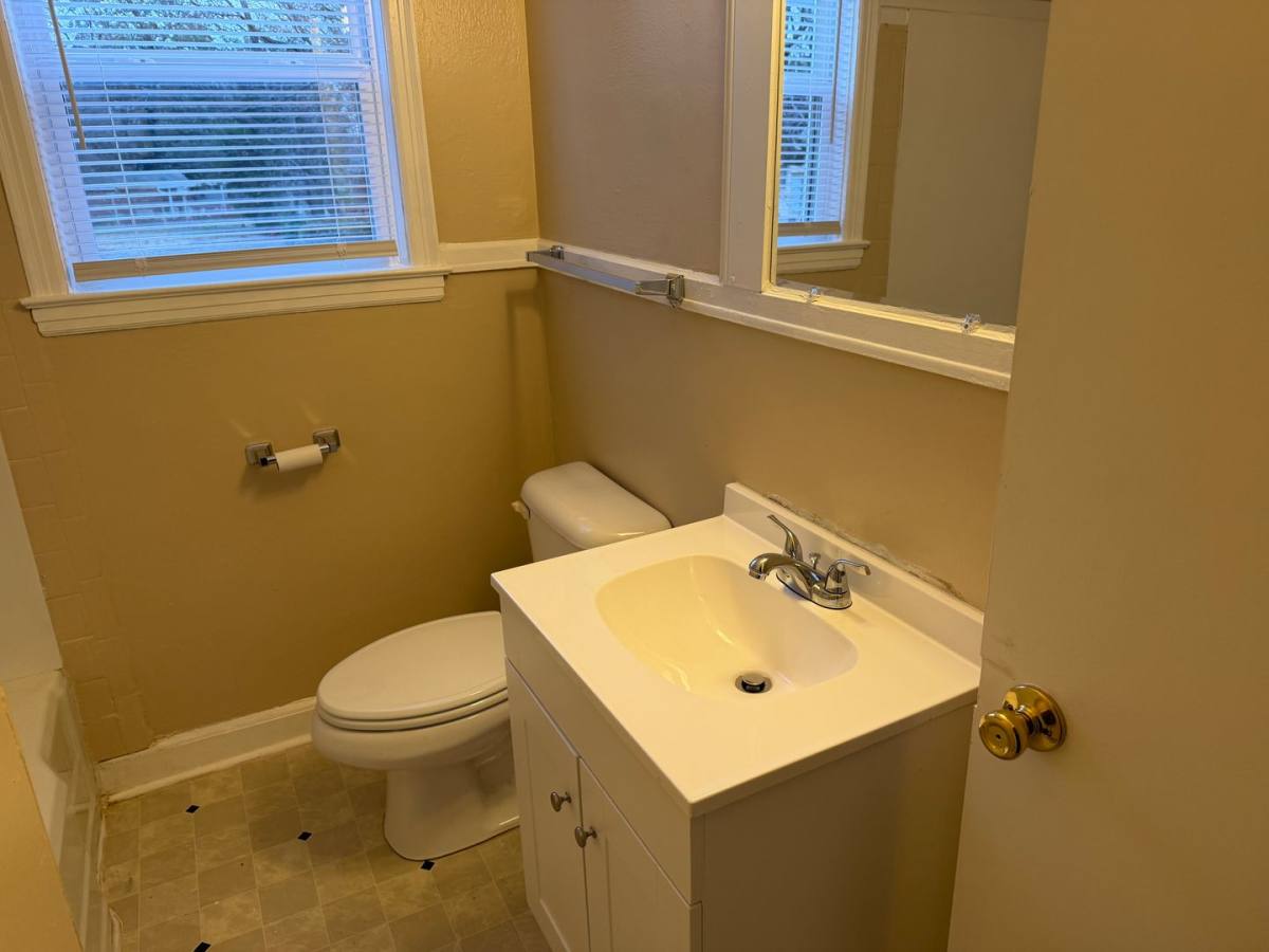 House for rent at 1011 Lomond Ave, Charlotte, NC 28206