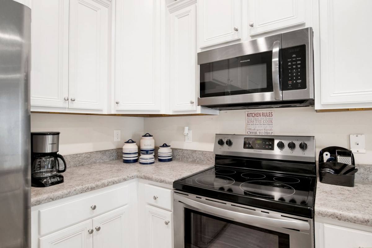 Townhouse for rent at 6001 Royal Port Court, Pensacola, FL 32526