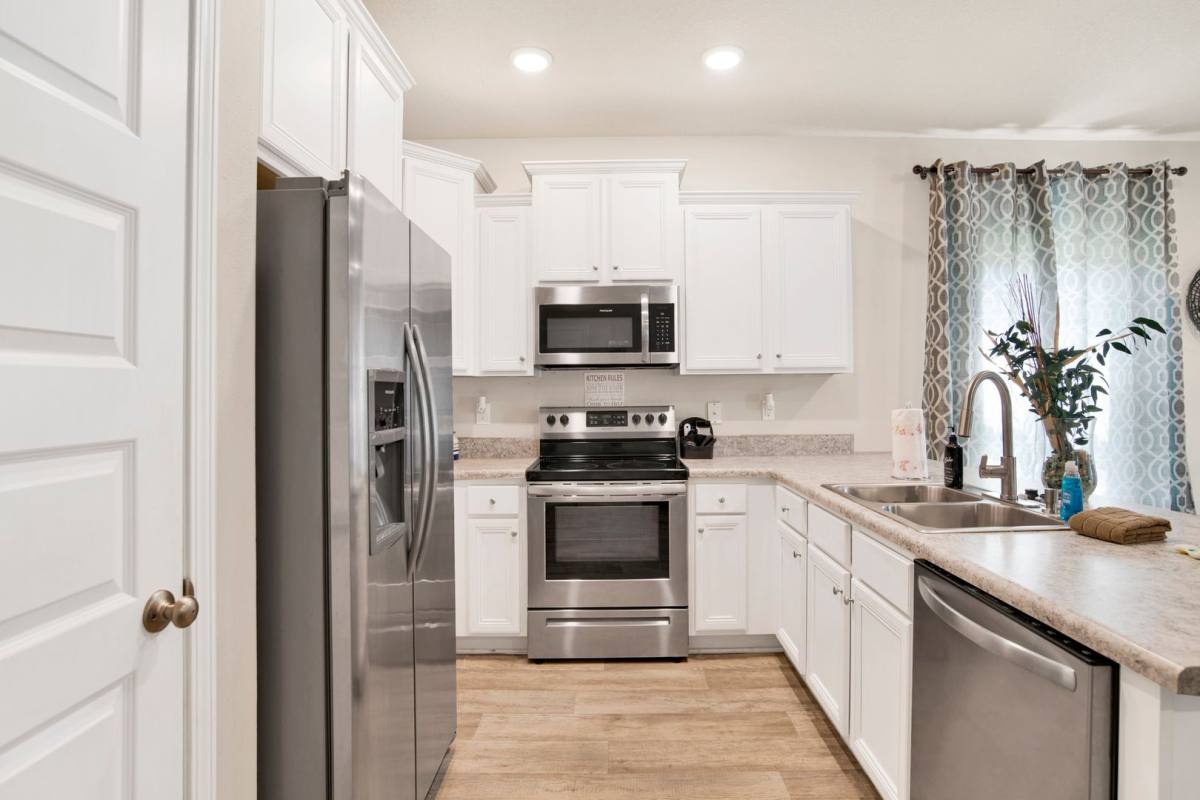 Townhouse for rent at 6001 Royal Port Court, Pensacola, FL 32526