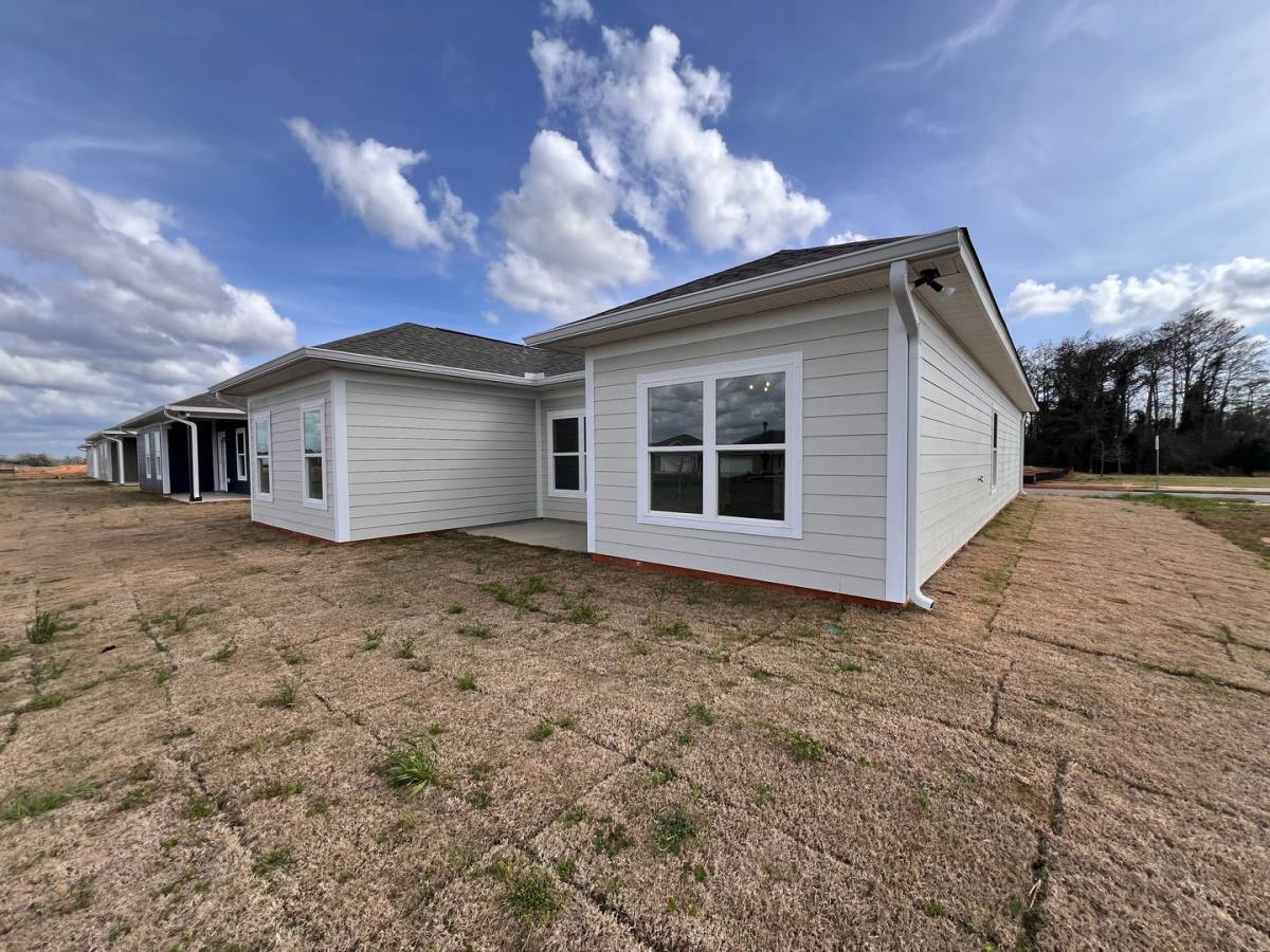 House for rent at 19617 Amberley Rd, Robertsdale, AL 36567