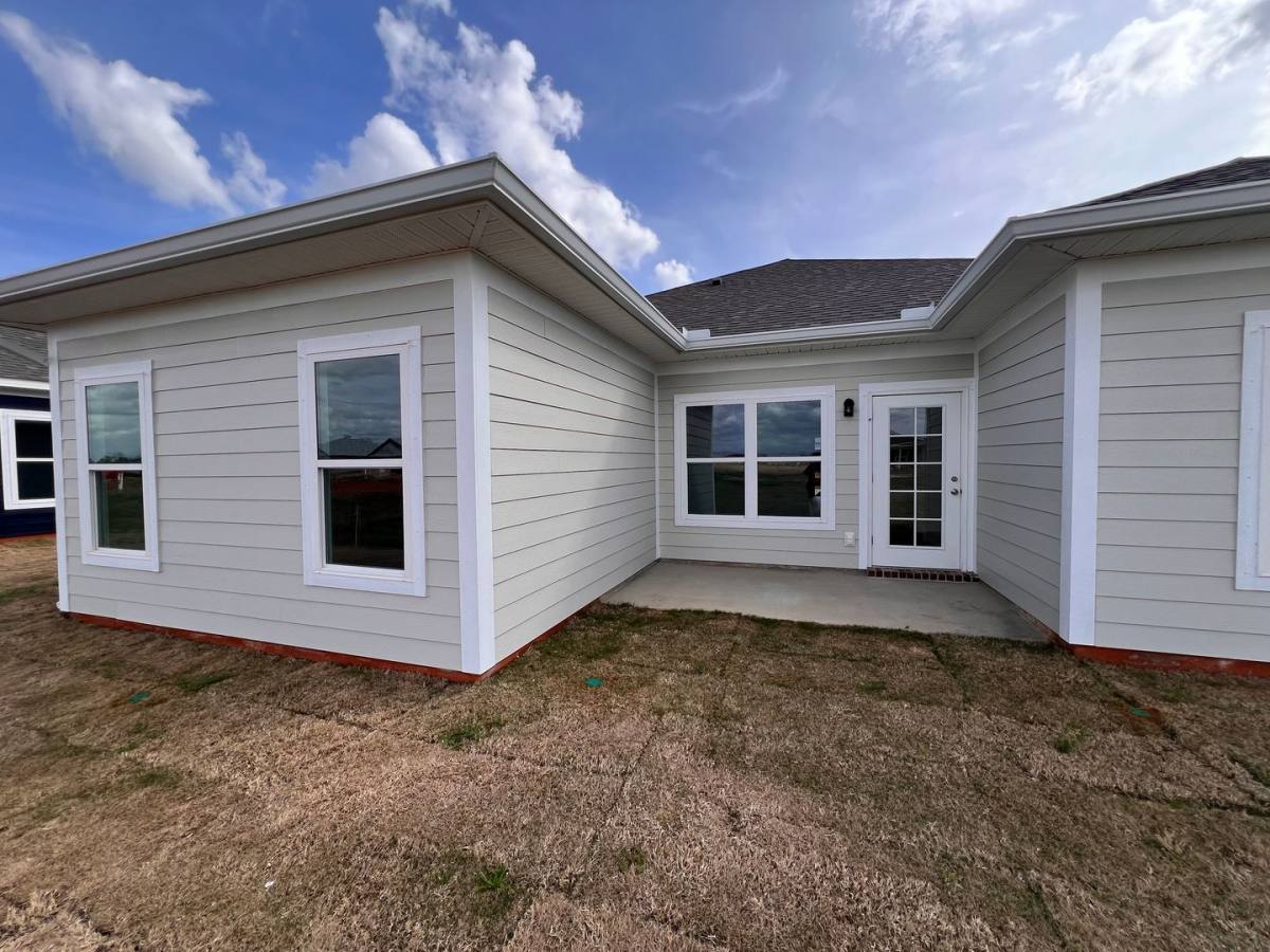 House for rent at 19617 Amberley Rd, Robertsdale, AL 36567
